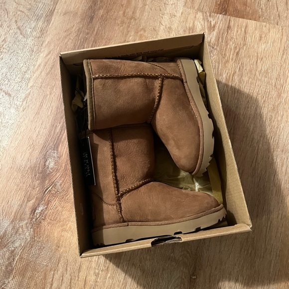 UGG unisex-child T CLASSIC SHORT II WP - Picture 9 of 10